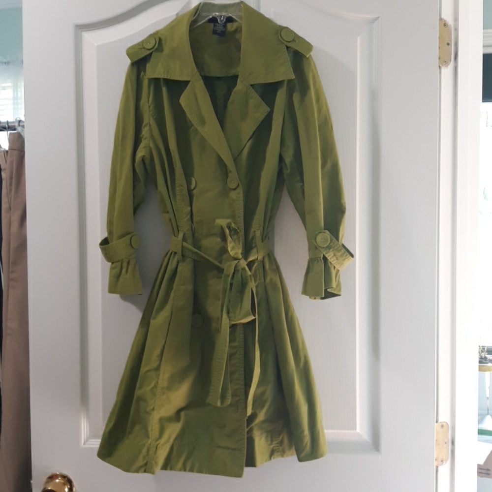 Apostrophe rain coat
